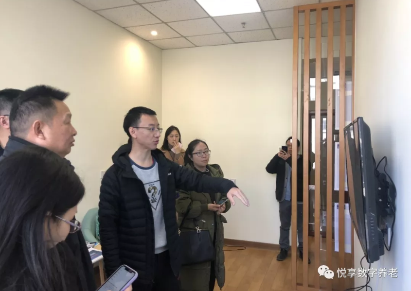 中國殘疾人聯(lián)合會(huì )蒞臨悅享數字智慧樣板間(圖4)